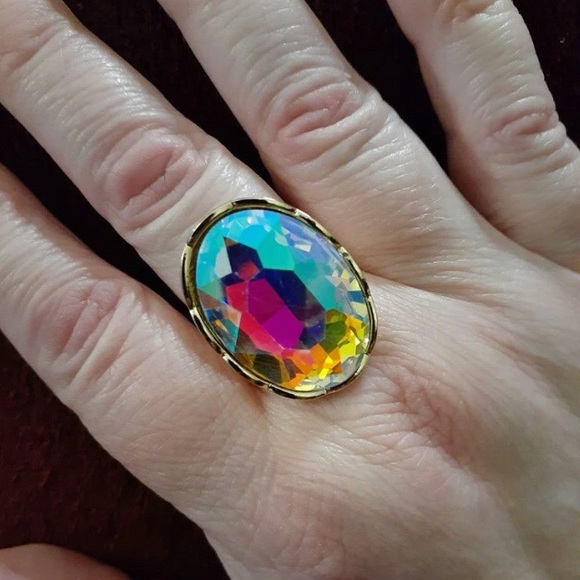 NWT Multifaceted Holographic Iridescent Crystal Cocktail Ring - Oil Slick Tones - Picture 8 of 16